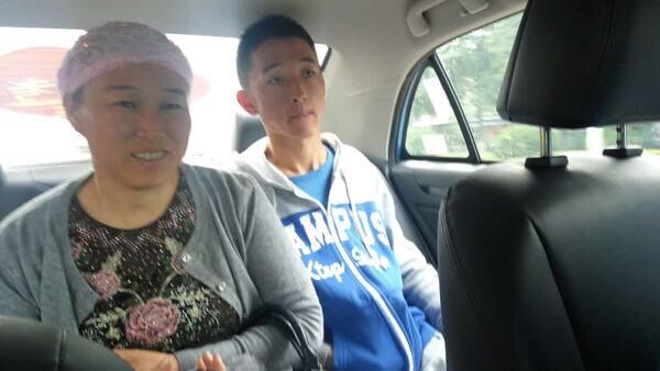 f.jpg 平?jīng)鲢葱履茉从邢挢?zé)任公司組織“愛心送考”車隊免費接送考生(圖4)