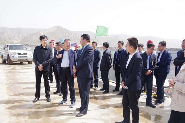 黃繼宗調研平涼過境車輛綜合服務中心一期(平涼市中心充電站)項目建設情況(圖2) 黃繼宗調研平涼過境車輛綜合服務中心一期(平涼市中心充電站)項目建設情況(圖2)