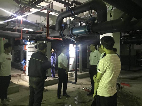 公司副總經(jīng)理裴林虎帶隊(duì)前往中心城區(qū)部分熱換熱站參觀學(xué)習(xí)(圖2) 公司副總經(jīng)理裴林虎帶隊(duì)前往中心城區(qū)部分熱換熱站參觀學(xué)習(xí)(圖2)