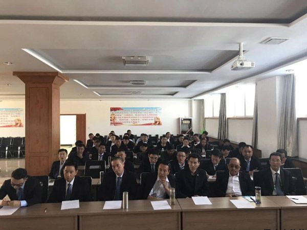 泓源出租公司召開(kāi)“文明行車”專題培訓(xùn)會(huì)(圖2) 泓源出租公司召開(kāi)“文明行車”專題培訓(xùn)會(huì)(圖2)