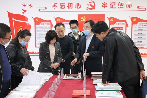 涇川縣循環(huán)經(jīng)濟(jì)產(chǎn)業(yè)園區(qū)管委會(huì)副主任袁紅燕一行來我公司考察調(diào)研(圖3) 涇川縣循環(huán)經(jīng)濟(jì)產(chǎn)業(yè)園區(qū)管委會(huì)副主任袁紅燕一行來我公司考察調(diào)研(圖3)