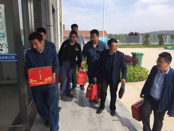 泓源公司“五一”節(jié)前慰問一線勞動(dòng)者(圖3) 泓源公司“五一”節(jié)前慰問一線勞動(dòng)者(圖3)