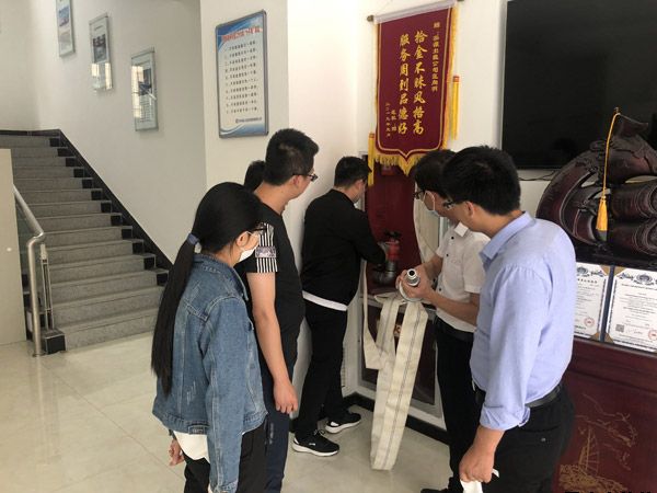 泓源新能源公司、出租車公司聯(lián)合開展消防安全演練(圖2)