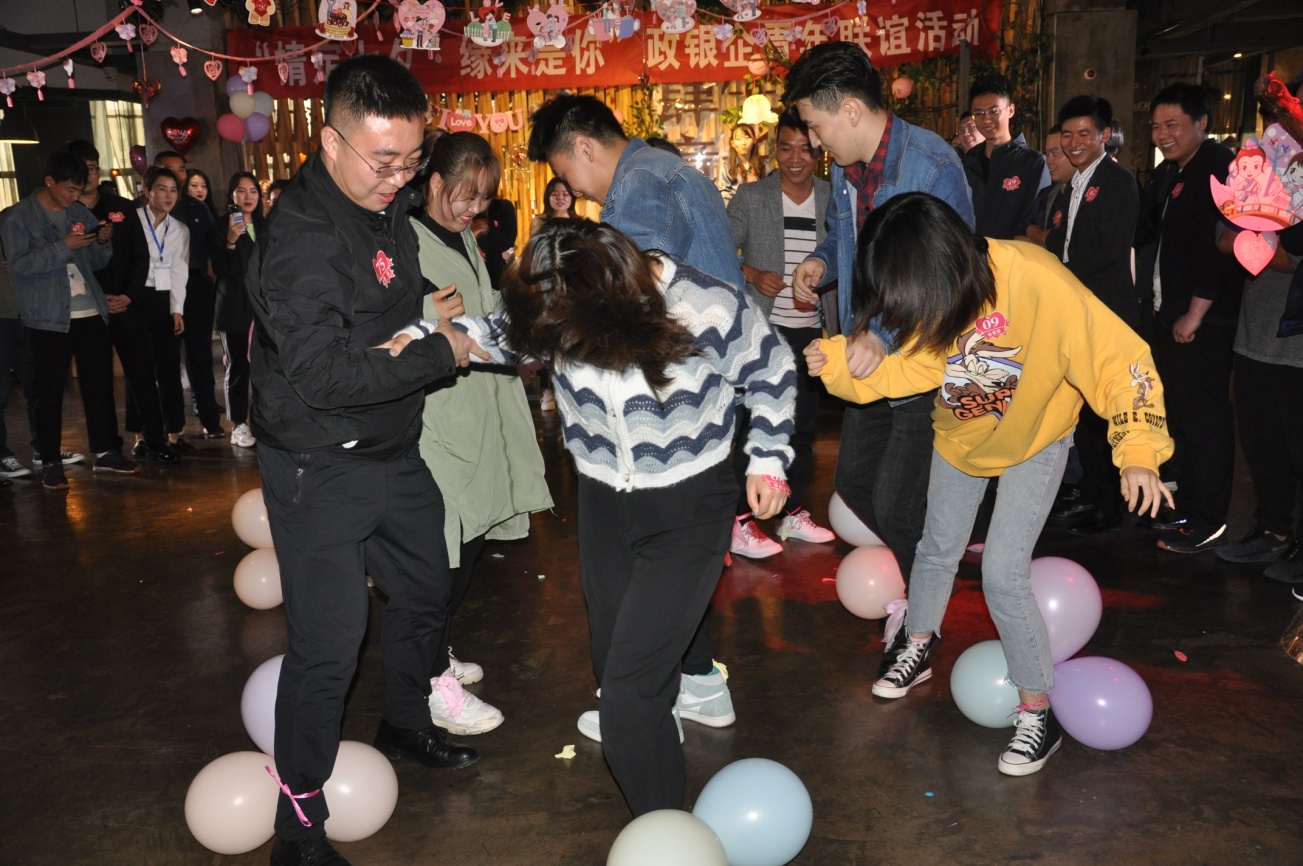 泓源公司舉辦“情定七夕·緣來(lái)是你”政銀企青年聯(lián)誼活動(dòng)(圖8) 泓源公司舉辦“情定七夕·緣來(lái)是你”政銀企青年聯(lián)誼活動(dòng)(圖8)