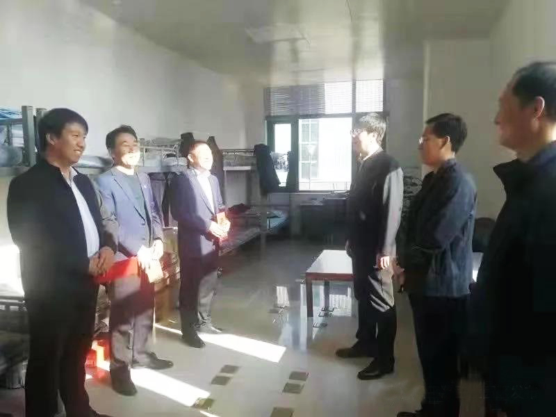 工業(yè)園區(qū)管委會、泓源公司慰問園區(qū)機(jī)關(guān)保安門衛(wèi)等一線人員(圖2)