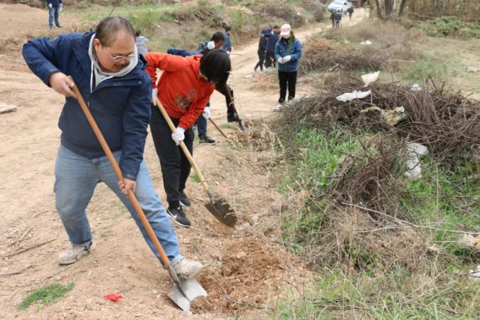 泓源公司開(kāi)展義務(wù)植樹(shù)活動(dòng)(圖4) 泓源公司開(kāi)展義務(wù)植樹(shù)活動(dòng)(圖4)