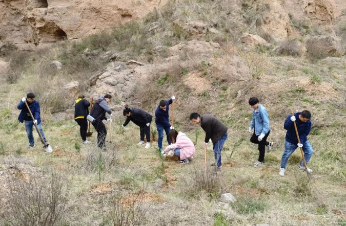 泓源公司開(kāi)展義務(wù)植樹(shù)活動(dòng)(圖5) 泓源公司開(kāi)展義務(wù)植樹(shù)活動(dòng)(圖5)