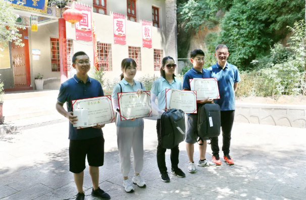 增強(qiáng)團(tuán)隊(duì)合力 展示泓源風(fēng)采 ——泓源公司開(kāi)展登山比賽活動(dòng)(圖8) 增強(qiáng)團(tuán)隊(duì)合力 展示泓源風(fēng)采 ——泓源公司開(kāi)展登山比賽活動(dòng)(圖8)