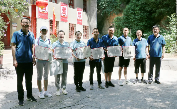 增強(qiáng)團(tuán)隊(duì)合力 展示泓源風(fēng)采 ——泓源公司開(kāi)展登山比賽活動(dòng)(圖9) 增強(qiáng)團(tuán)隊(duì)合力 展示泓源風(fēng)采 ——泓源公司開(kāi)展登山比賽活動(dòng)(圖9)