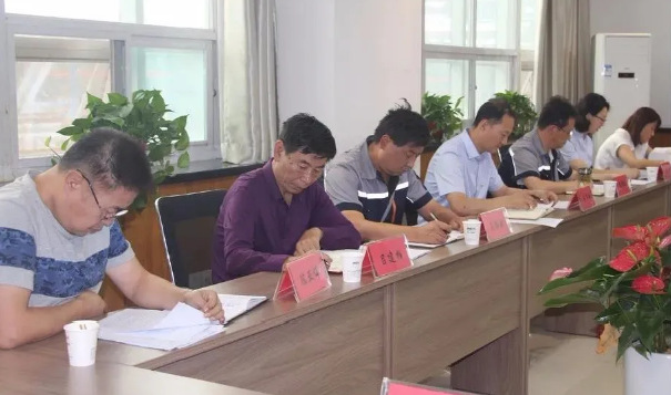 泓盛達(dá)公司召開(kāi)前七個(gè)月經(jīng)濟(jì)運(yùn)行分析調(diào)度會(huì)暨八月份安全例會(huì)(圖2) 泓盛達(dá)公司召開(kāi)前七個(gè)月經(jīng)濟(jì)運(yùn)行分析調(diào)度會(huì)暨八月份安全例會(huì)(圖2)