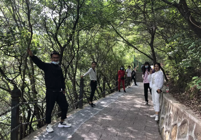 健康生活 快樂工作——泓源公司戶外運動小組組織環(huán)保登山活動(圖2) 健康生活 快樂工作——泓源公司戶外運動小組組織環(huán)保登山活動(圖2)