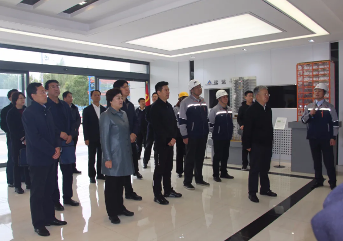 市委書記周偉調(diào)研泓盛達公司工作(圖3) 市委書記周偉調(diào)研泓盛達公司工作(圖3)