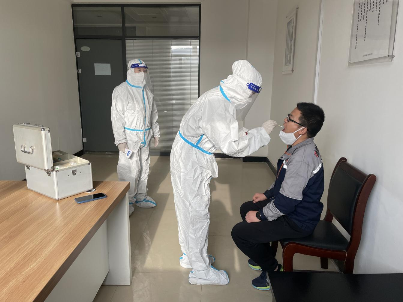 市產(chǎn)投集團開展疫情防控應(yīng)急演練(圖3) 市產(chǎn)投集團開展疫情防控應(yīng)急演練(圖3)