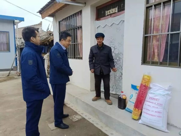 市產(chǎn)投集團深入幫扶村開展春節(jié)慰問(圖2) 市產(chǎn)投集團深入幫扶村開展春節(jié)慰問(圖2)