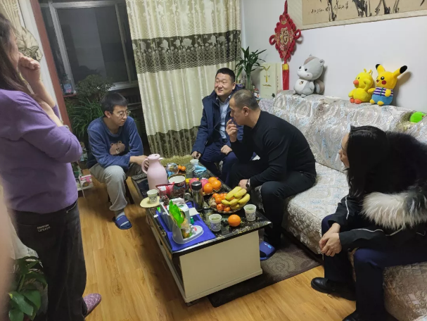 關(guān)愛(ài)員工冷暖 傳遞組織溫情——市產(chǎn)投集團(tuán)組織開(kāi)展員工家訪活動(dòng)(圖2) 關(guān)愛(ài)員工冷暖 傳遞組織溫情——市產(chǎn)投集團(tuán)組織開(kāi)展員工家訪活動(dòng)(圖2)