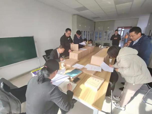 平?jīng)龉I(yè)園區(qū)東二路等三條道路工程順利通過(guò)行政驗(yàn)收(圖2) 平?jīng)龉I(yè)園區(qū)東二路等三條道路工程順利通過(guò)行政驗(yàn)收(圖2)