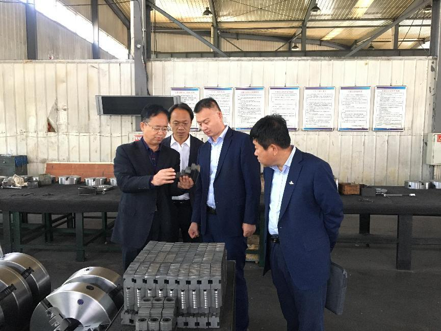 市產(chǎn)投集團赴榮康實業(yè)公司進行考察交流(圖2) 市產(chǎn)投集團赴榮康實業(yè)公司進行考察交流(圖2)